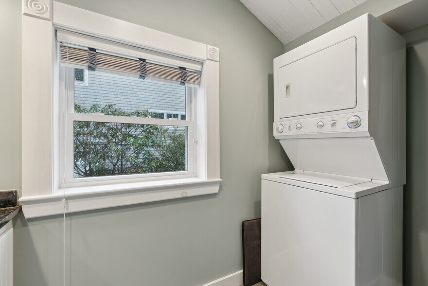 Building Photo - 44 Maquoit Dr