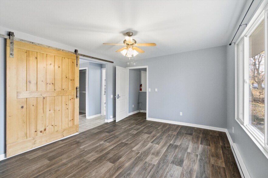 Building Photo - 671 W Clark Rd