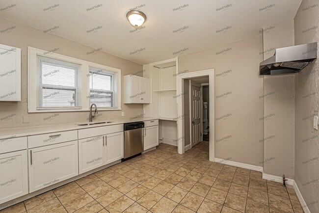 Building Photo - 12808 Kadel Ave