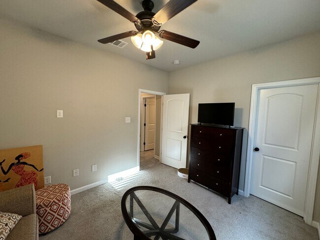 Building Photo - Close to Barksdale Air Force Base...