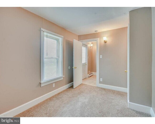 Building Photo - 330 S Fairview St