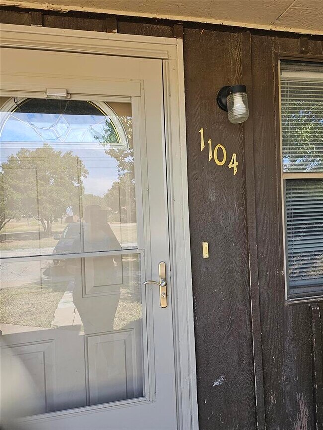 Building Photo - 1104 NW 52nd Cir