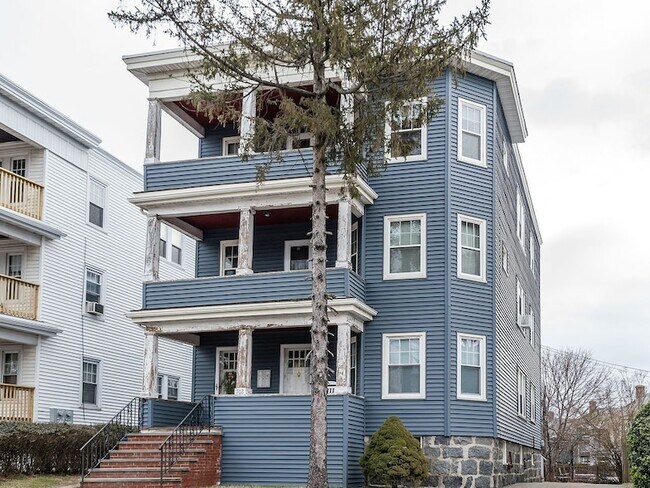 Building Photo - 702 Adams St