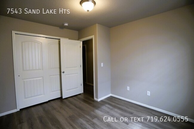 Building Photo - 7543 Sand Lake Heights