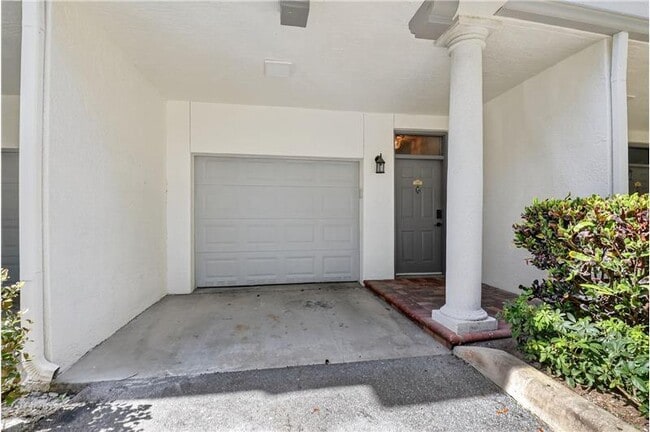 Building Photo - 2032 Alta Meadows Ln