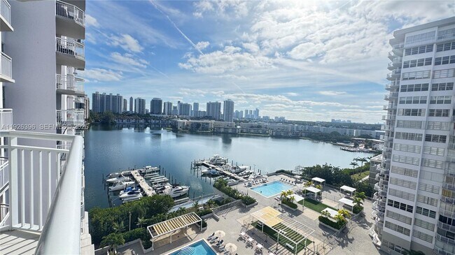 Building Photo - 18061 Biscayne Blvd