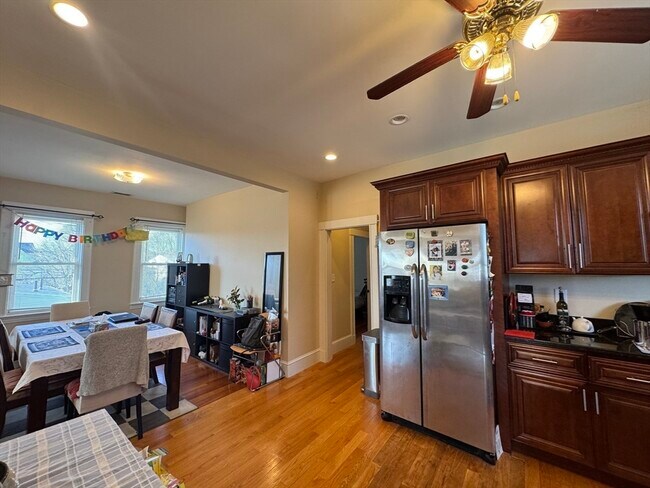 Building Photo - 28 Quirk St