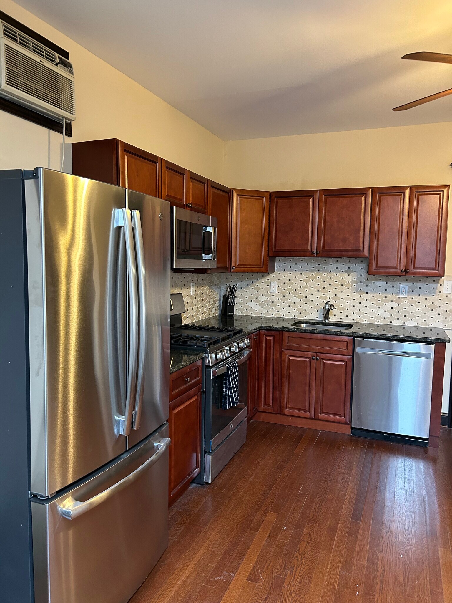 Building Photo - 116 Morris Ave