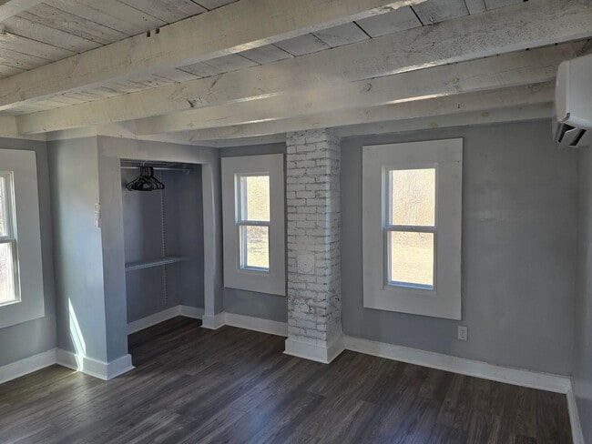 Building Photo - Call Linda 804-642-2106 or linda@vacosold.com