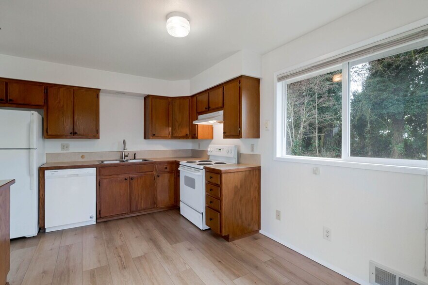 Building Photo - 2815 NE 7th St