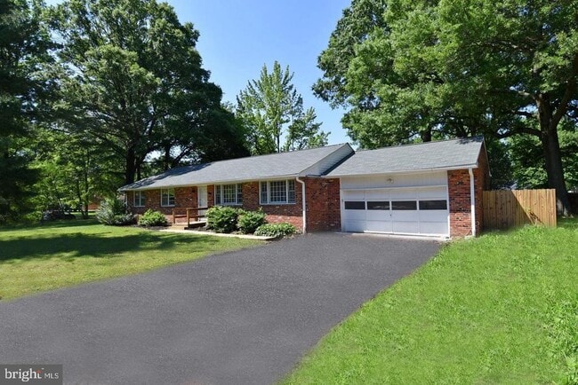 Primary Photo - 8800 McNair Dr
