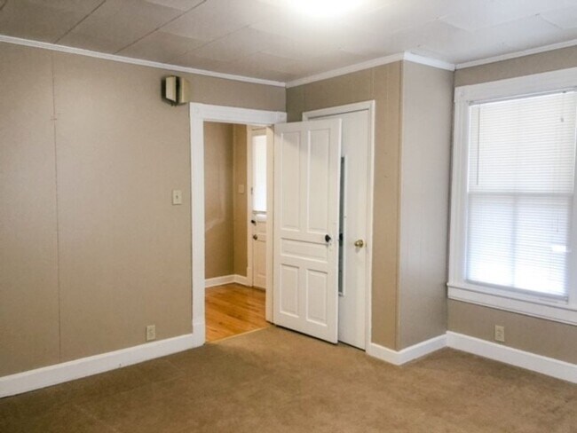 Building Photo - Beautiful 1 bedroom, 1 bath farmhouse with BONUS ROOM
