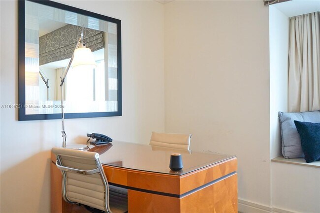 Building Photo - 1435 Brickell Ave