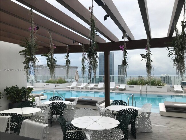 Building Photo - 1010 Brickell Ave