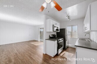 Building Photo - 4845 Saturn St