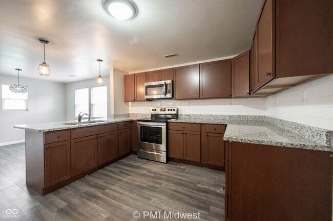 Building Photo - 955 N Traub Ave