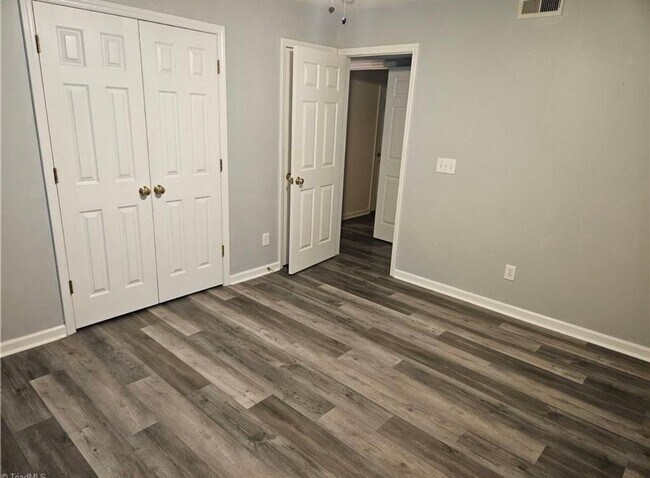 Building Photo - 2nd-level, 2-bedroom, 2-full bath condo