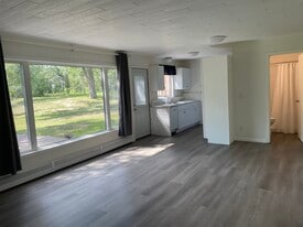 Building Photo - 5223 Birchmont Dr NE