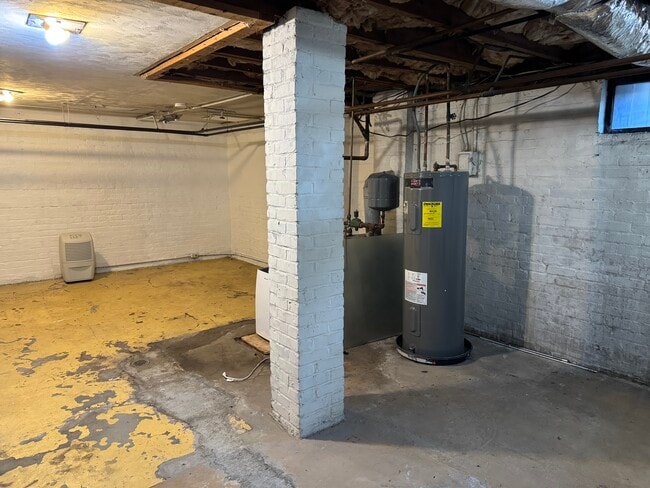 Building Photo - 5009 E Seminary Ave