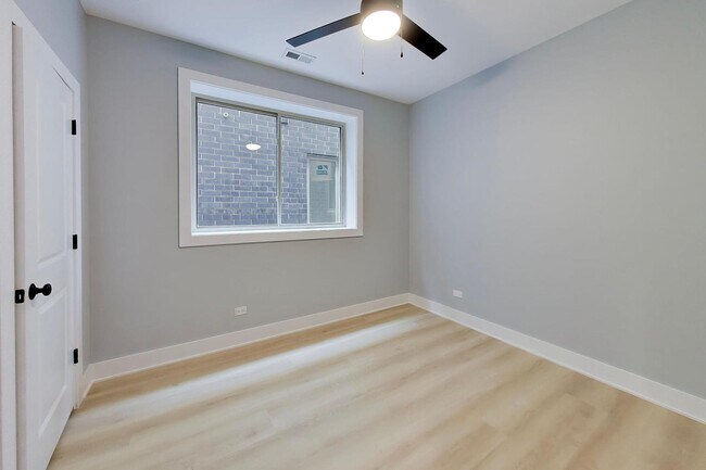 Building Photo - 6552 S Maryland Ave