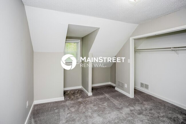 Building Photo - 5 Bedroom Pet-Friendly Home in Memphis, TN with Main Street Renewal