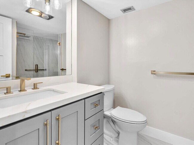 Building Photo - 1150 Hillsboro Mile Apt #1150, Hillsboro B...