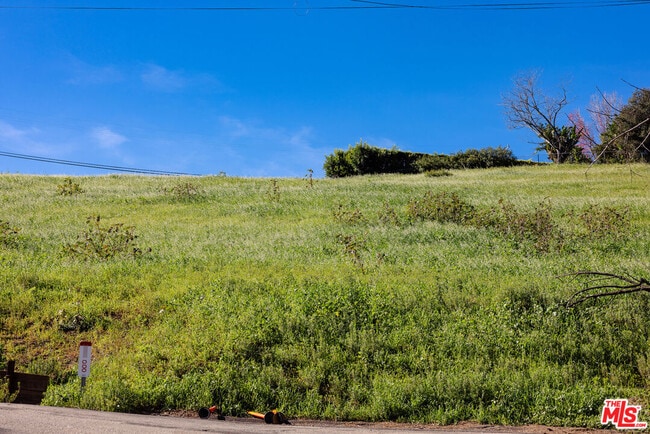 Building Photo - 26349 Fairside Rd