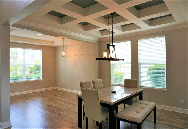 Building Photo - Orchard Hills 6 bed / 3.5 Bath - Partially Furniushed