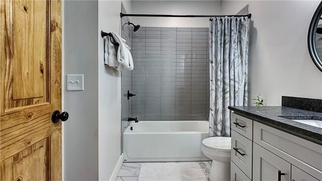 Building Photo - 374 Prince Dr