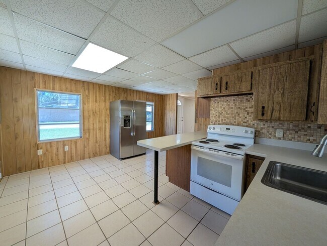 Building Photo - 18911 Panther Ps