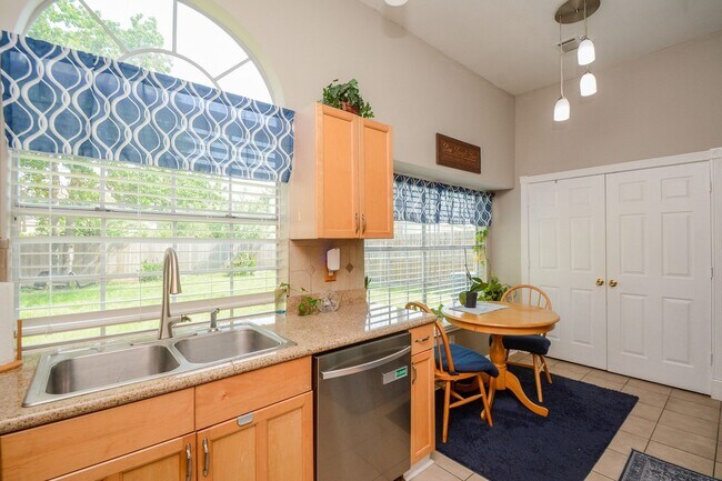 Building Photo - 5204 Breckenridge Dr