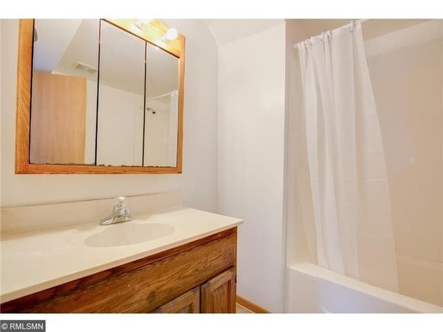 Building Photo - Quiet Affordable  Upper Level 2bdrm Duplex