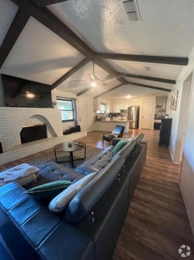 Building Photo - Available August 8th: Beautifully Updated ...