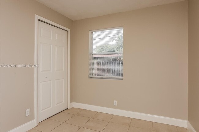 Building Photo - 1425 NE 29th St