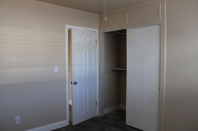 Building Photo - 1013-1013 12th St