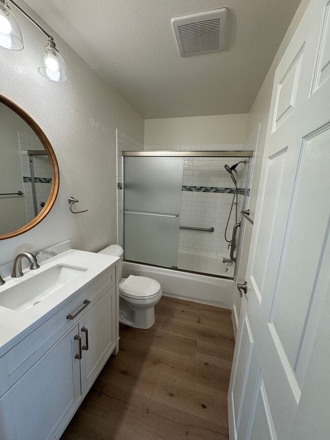 Building Photo - Updated Brentwood model in Leisure Village