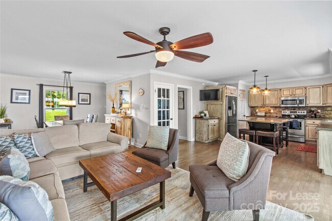 Building Photo - 9598 Riviera Dr