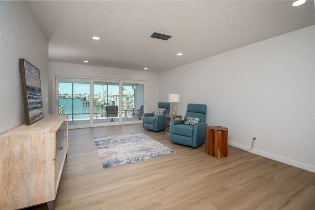 Building Photo - 128 Boca Ciega Point Blvd N