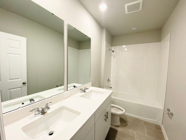 Building Photo - 572 Sun Warbler Wy