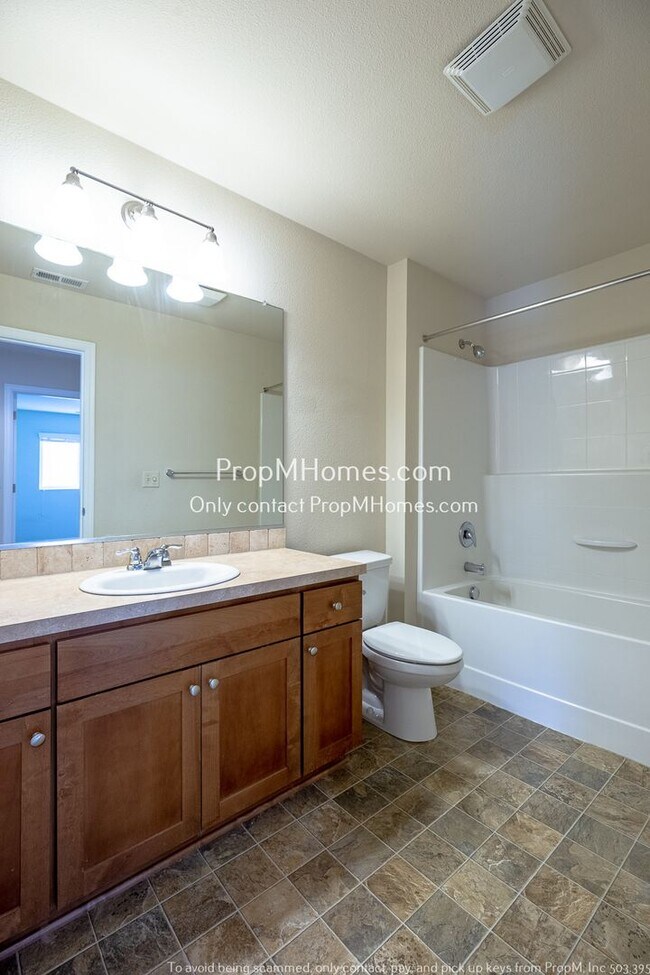 Building Photo - Spacious Four-Bedroom Gem with a Bonus Room to Spark Your Imagination!