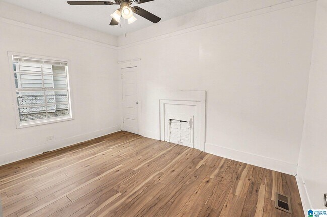 Building Photo - 456 1st St N