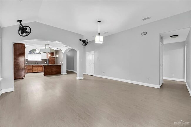 Building Photo - 13 Quamasia Ave