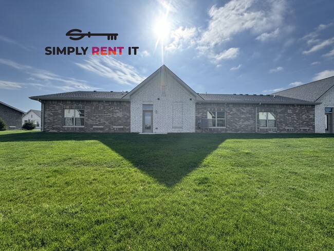 Building Photo - New 3 Bedroom, 3 Bathroom Sublease Brick Towne Ames Townhome