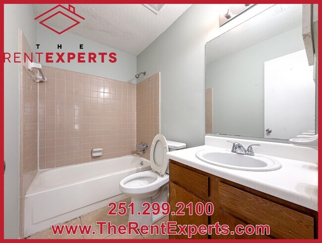 Building Photo - 9760 Royal Woods Dr N