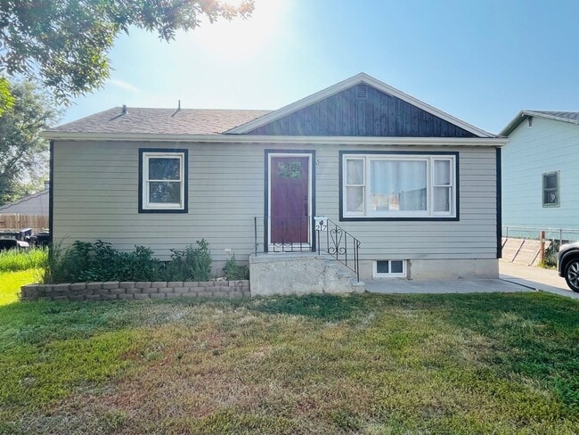 Primary Photo - 4 bed, 3 bathroom Home