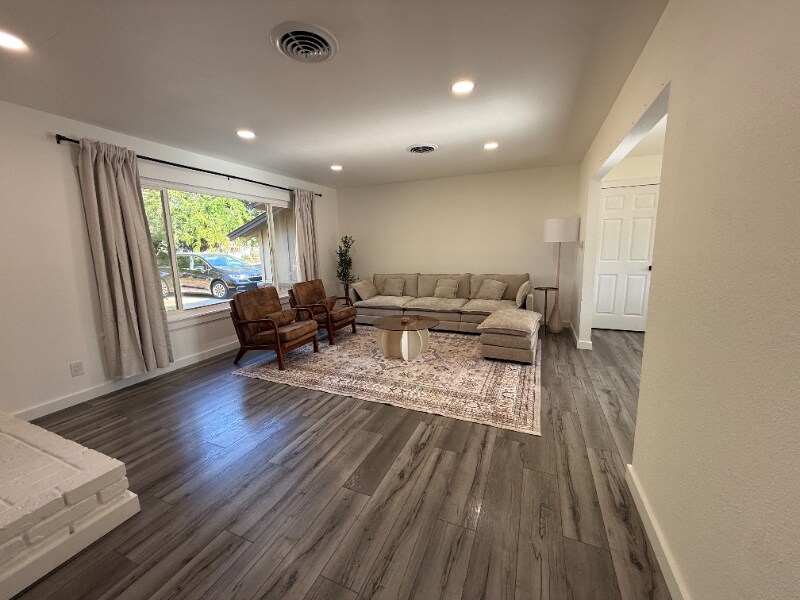 Building Photo - 4552 Alta Mesa Dr