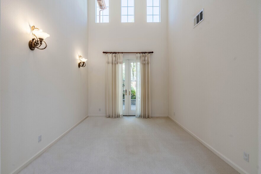 Building Photo - 1260 Ustilago Dr