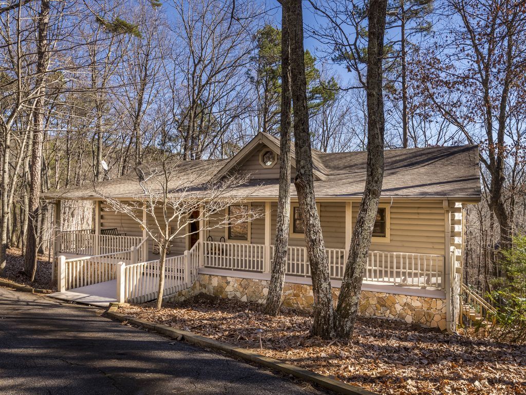 Front View - 404 Owls Brow