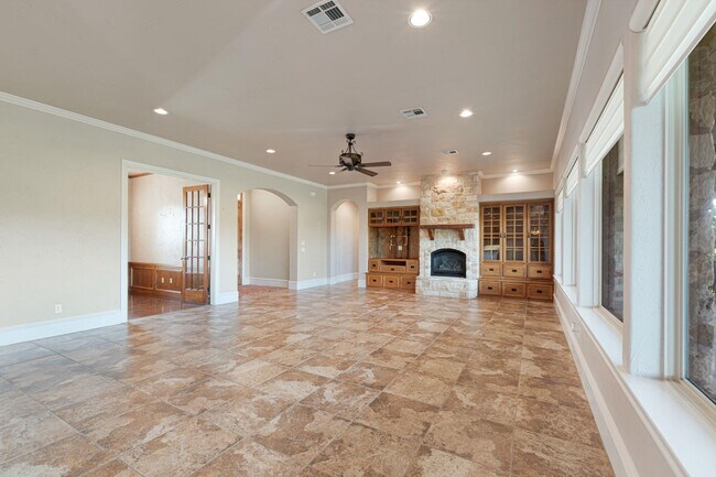 Building Photo - 101 Up There