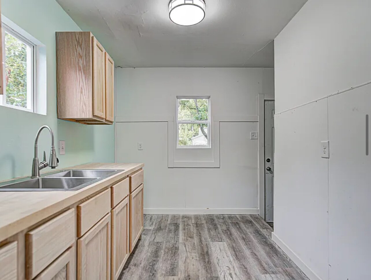 Building Photo - 734 N Arnolda Ave